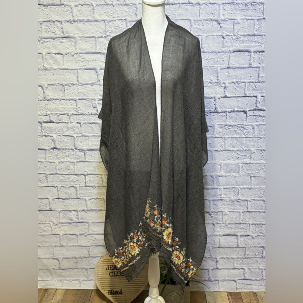 Do Everything In Love floral embroidered kimono